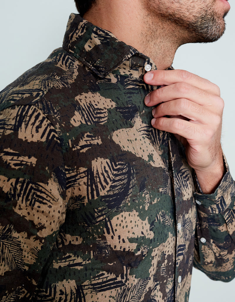 CAMO PRINT LINEN SPREAD COLLAR SHIRT